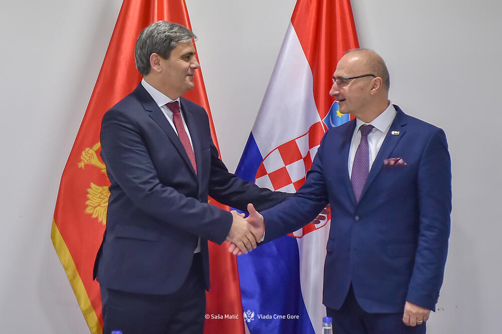 Hrvati najavili detaljnu analizu ukupne vojne sukcesije: Ibrahimović s hrvatskim kolegom Gordanom Grlić Radmanom, Foto: Vlada Crne Gore