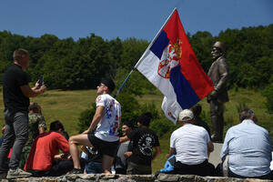 Pet osoba privedeno zbog sumnje da su maltretirali fotoreportere,...
