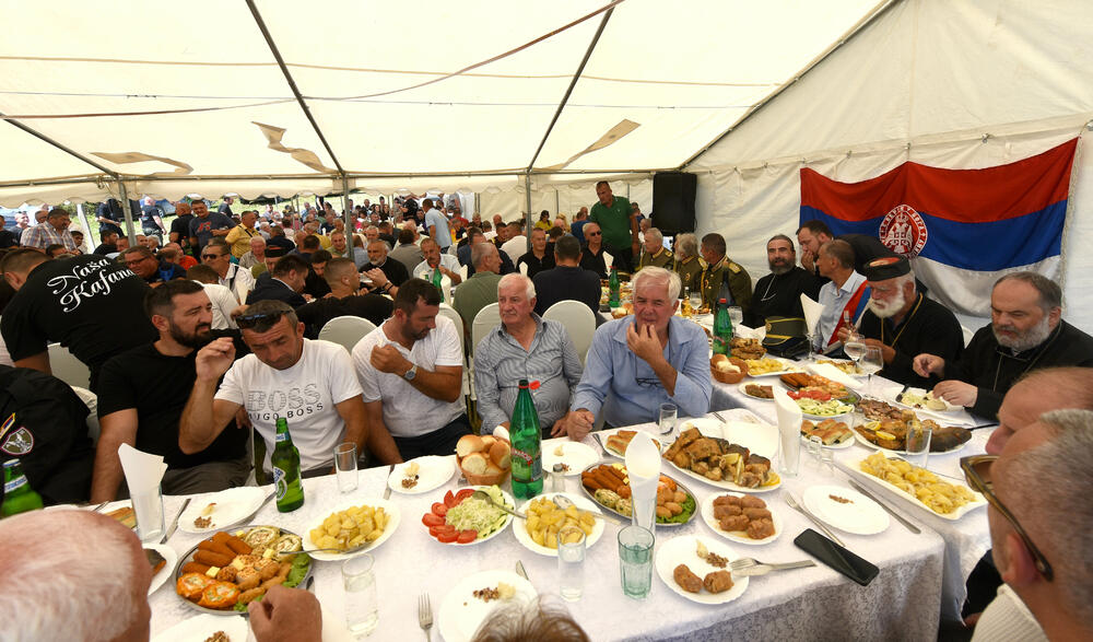 <p>"Mi četnici nikad nismo rušili. Nećemo ni danas, ni sjutra", kazao je Miodrag Gigo Božović</p>