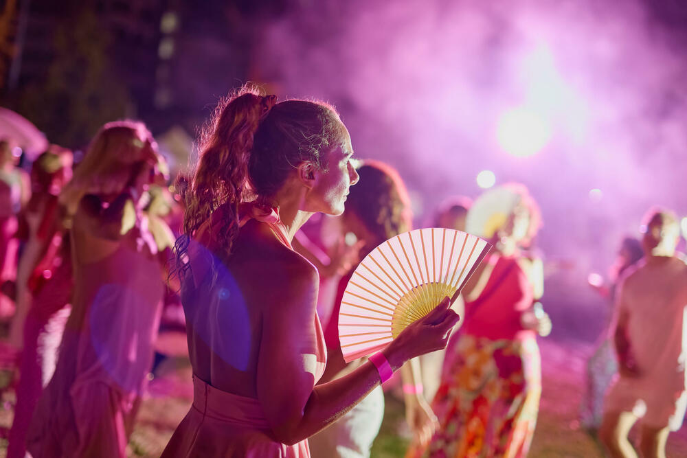 <p><em>Šestog septembra Budva će zablistati u nijansama roze. Na jednoj od najatraktivnijih plaža Jadrana, Laguna Beach & Restaurant u Dukley rizortu, održaće se Rosé Days 2025, glamurozni međunarodni boutique festival koji spaja vino, muziku, gastronomiju, modu i umjetnost u jedinstveno iskustvo.</em></p>