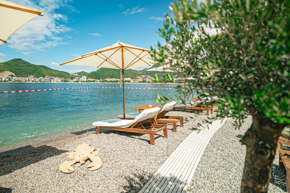 <p><em>Šestog septembra Budva će zablistati u nijansama roze. Na jednoj od najatraktivnijih plaža Jadrana, Laguna Beach & Restaurant u Dukley rizortu, održaće se Rosé Days 2025, glamurozni međunarodni boutique festival koji spaja vino, muziku, gastronomiju, modu i umjetnost u jedinstveno iskustvo.</em></p>