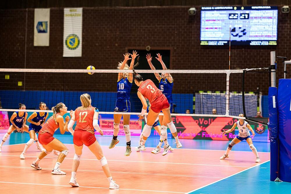 Nikoleta Perović i drugarice tokom istorijskog meča u Goraždama, Foto: CEV