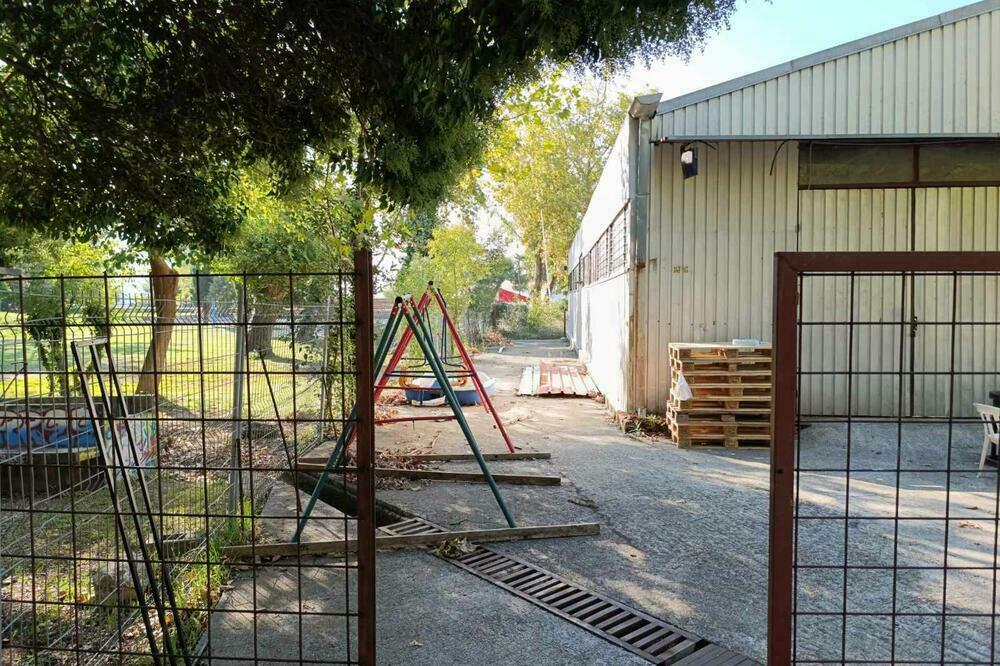 Hangar umjesto kojeg se planira kongresna sala, Foto: Vuk Lajović