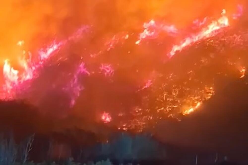 Požar na brdu iznad Buljarice, Foto: Printscreen
