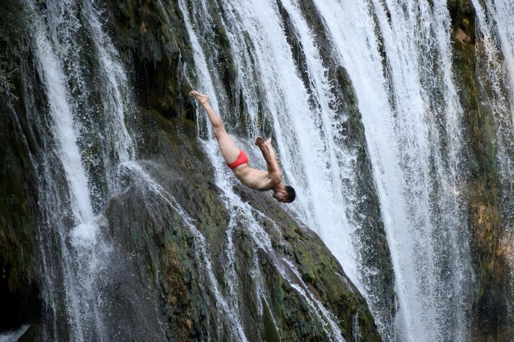 Krnić tokom nastupa na Plivskom vodopadu, Foto: Reuters