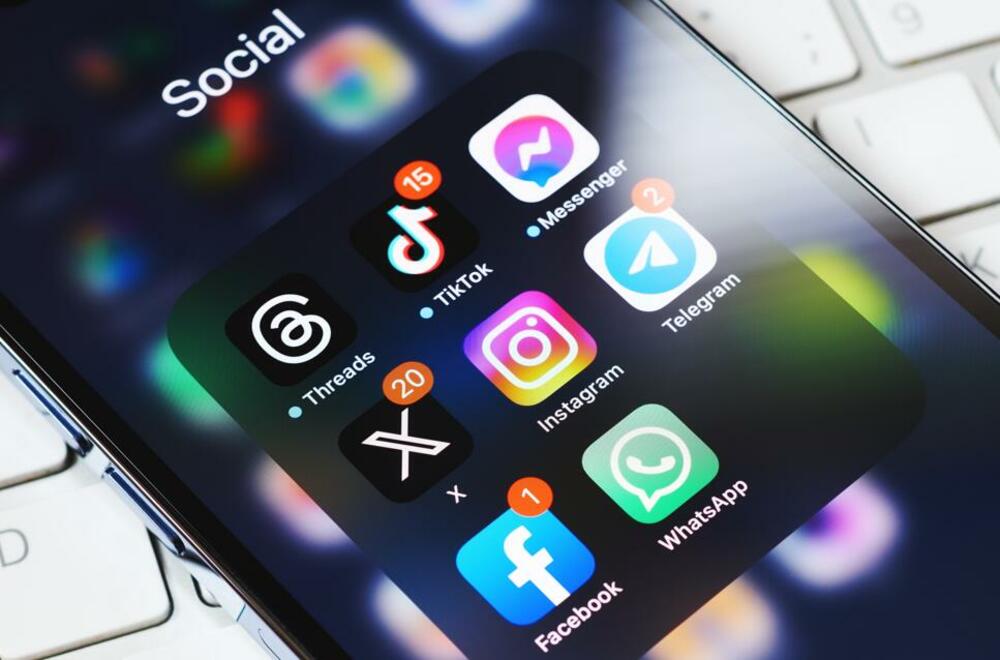 Na spletu objavljene telefonske številke premierja Spajića in predsednika Milatovića v Črni gori