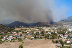 Vatrogasci kao živi štit: Težak dan za crnogorske službe zaštite i...