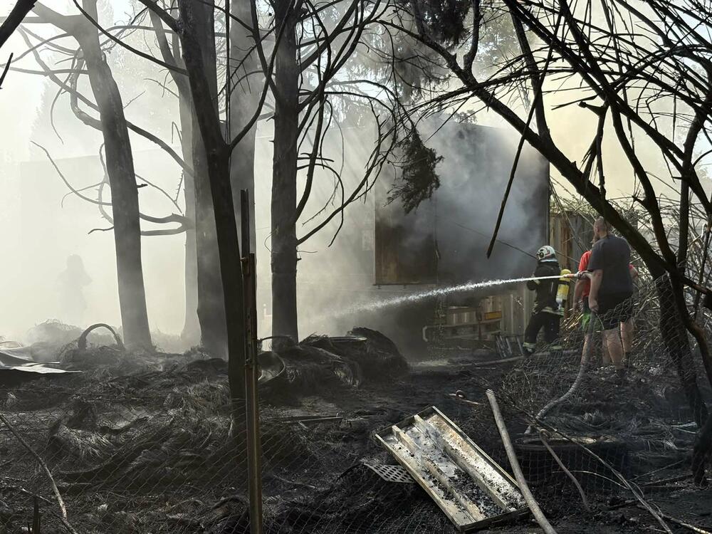 <p>Svi požari, u izuzetno teškim uslovima i tokom jakog sjevernog vjetra, prošli su bez ljudskih žrtava ili ozbiljnih povreda</p>