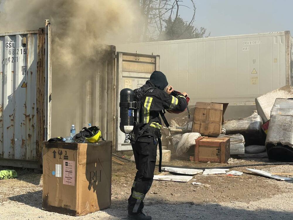 <p>Svi požari, u izuzetno teškim uslovima i tokom jakog sjevernog vjetra, prošli su bez ljudskih žrtava ili ozbiljnih povreda</p>