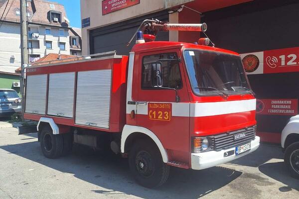 Bijelo Polje ustupilo vatrogasno vozilo Opštini Petnjica radi...