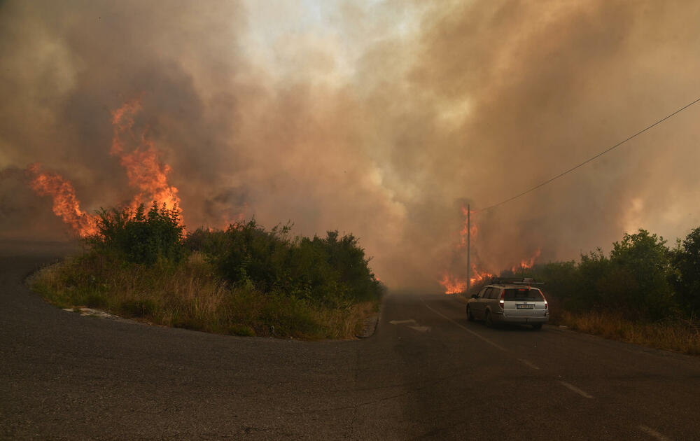 <p>Požari u glavnom gradu bili aktivni na više lokacija</p>