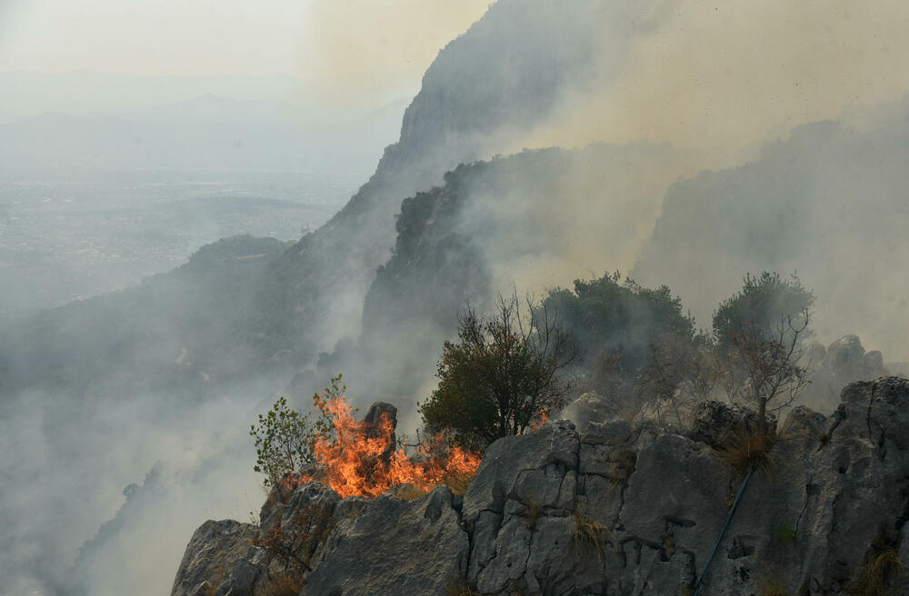 <p>Požari u glavnom gradu bili aktivni na više lokacija</p>