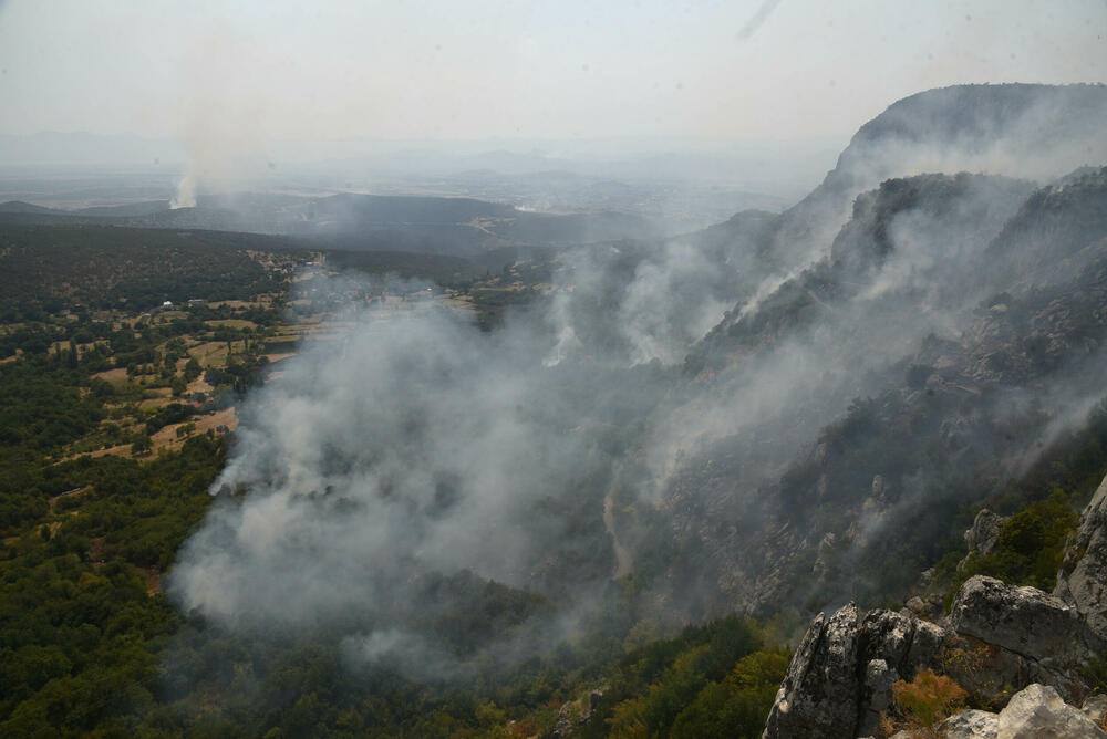 <p>Požari u glavnom gradu bili aktivni na više lokacija</p>
