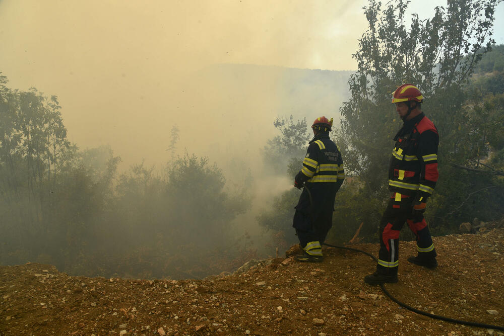 <p>Požari u glavnom gradu bili aktivni na više lokacija</p>
