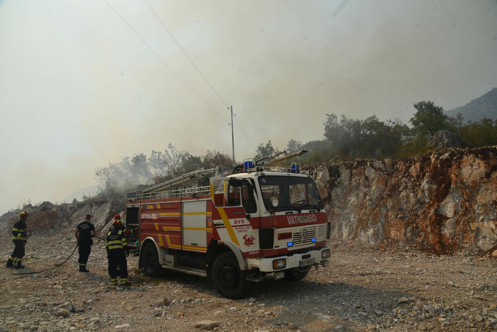 <p>Požari u glavnom gradu bili aktivni na više lokacija</p>