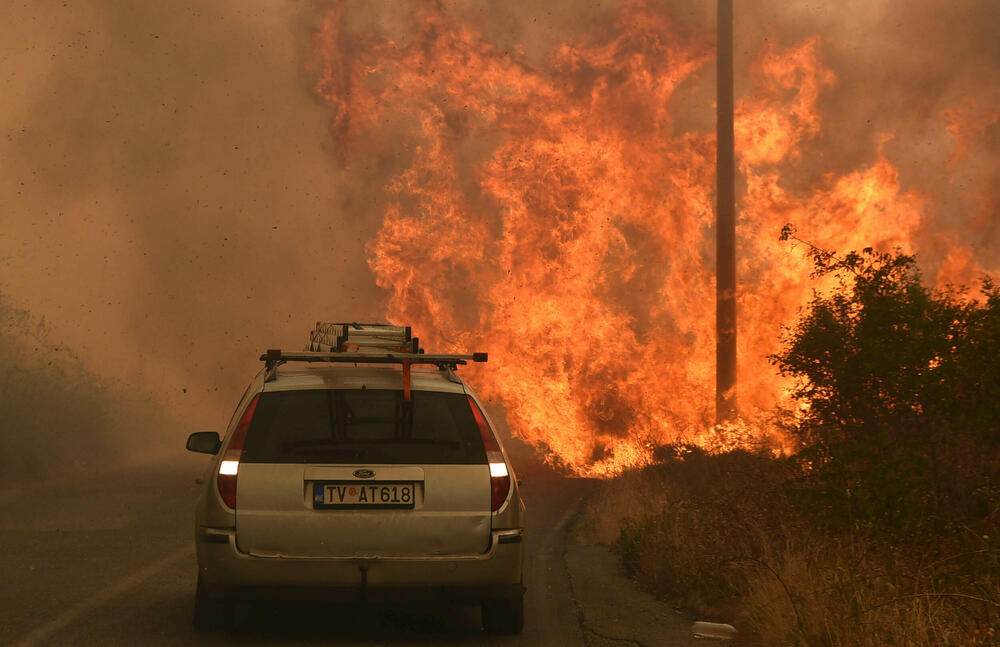 Nema sna u vatrenom obruču: Crna Gora gori od juga do sjevera,...