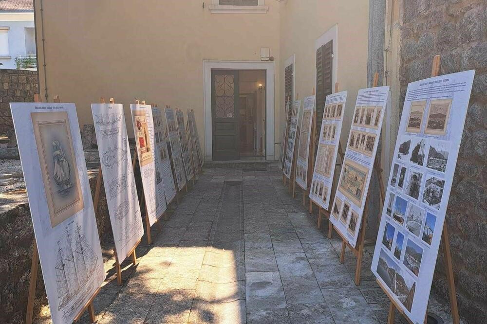 Sa izložbe u Tivtu, Foto: Siniša Luković