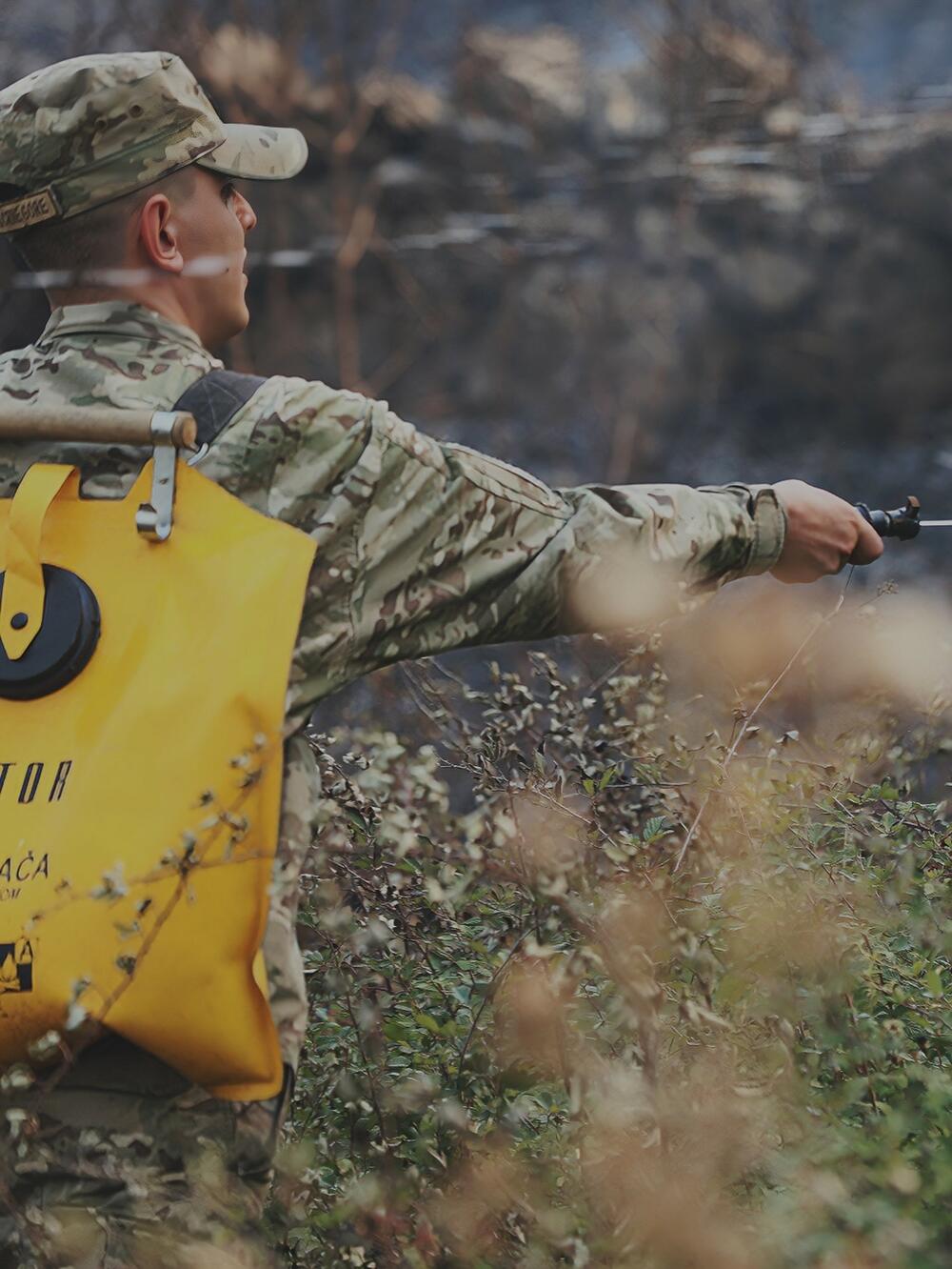 <p>Vojska Crne Gore ostaje potpuno posvećena izvršavanju svojih zadataka i spremna da pruži pomoć gdje god je to potrebno, poručuju iz Ministarstva odbrane</p>