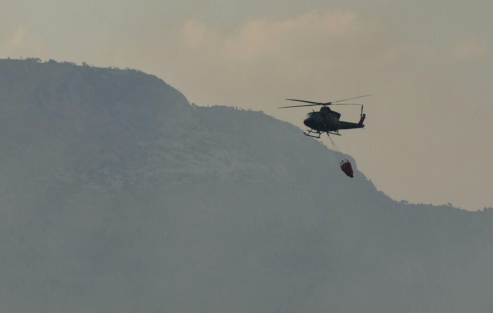 <p>U gašenju požara učestvovali su i vojnici, ali i dobrovoljci, podršku su imali i iz vazduha</p>