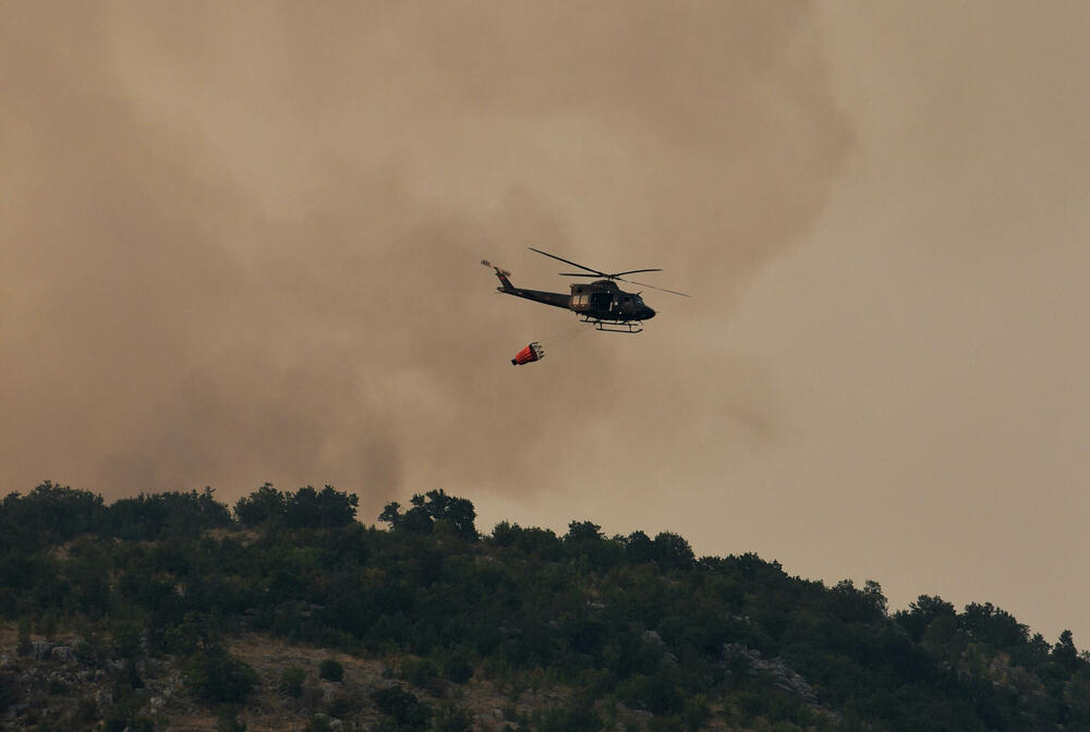 <p>U gašenju požara učestvovali su i vojnici, ali i dobrovoljci, podršku su imali i iz vazduha</p>