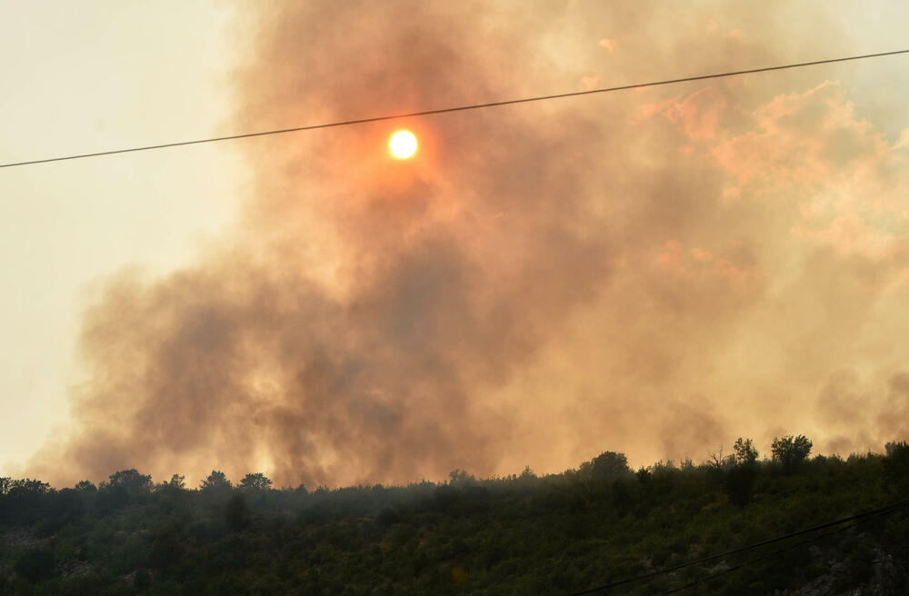<p>U gašenju požara učestvovali su i vojnici, ali i dobrovoljci, podršku su imali i iz vazduha</p>