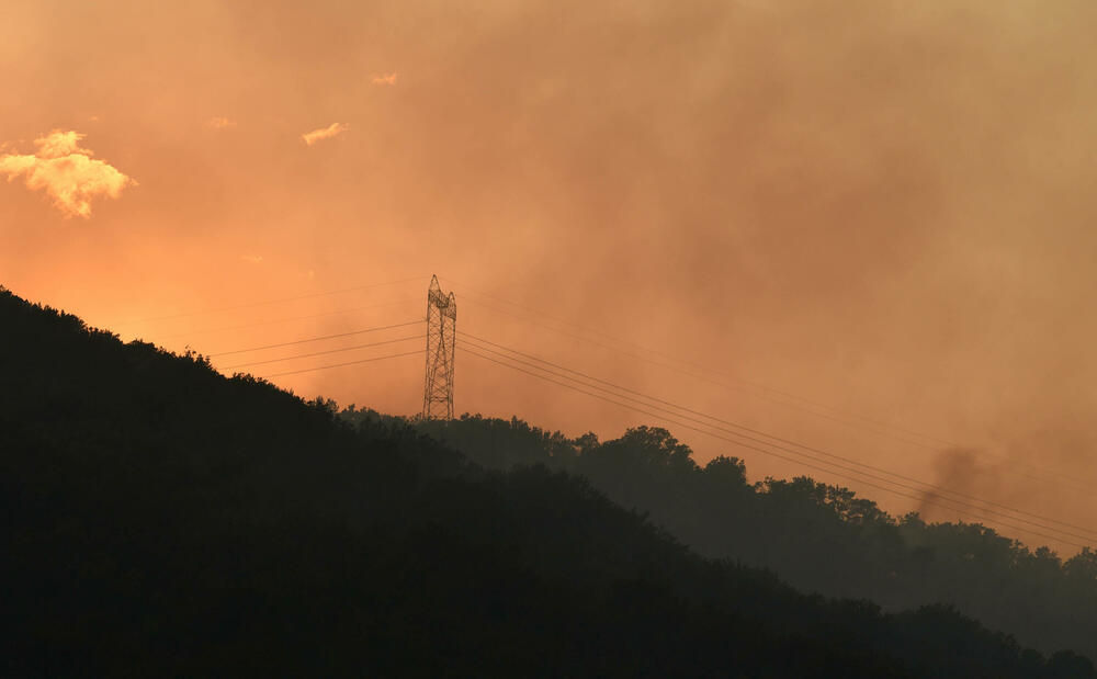 <p>U gašenju požara učestvovali su i vojnici, ali i dobrovoljci, podršku su imali i iz vazduha</p>