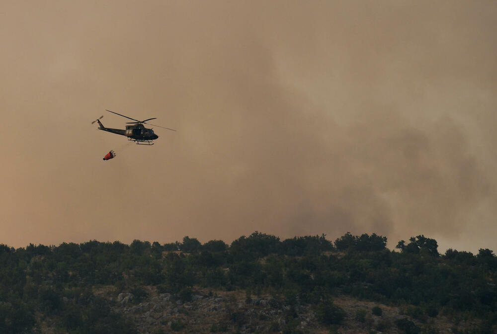 <p>U gašenju požara učestvovali su i vojnici, ali i dobrovoljci, podršku su imali i iz vazduha</p>