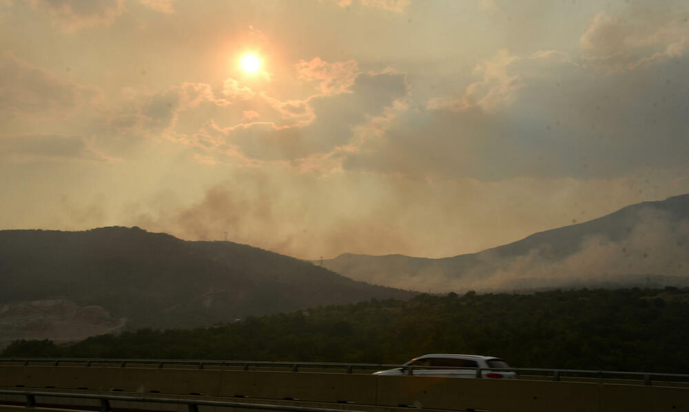 <p>U gašenju požara učestvovali su i vojnici, ali i dobrovoljci, podršku su imali i iz vazduha</p>