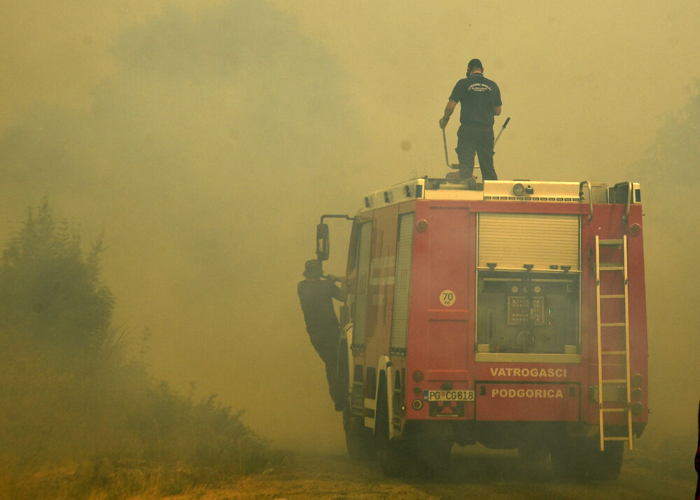 <p>U gašenju požara učestvovali su i vojnici, ali i dobrovoljci, podršku su imali i iz vazduha</p>