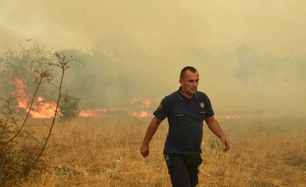 <p>U gašenju požara učestvovali su i vojnici, ali i dobrovoljci, podršku su imali i iz vazduha</p>