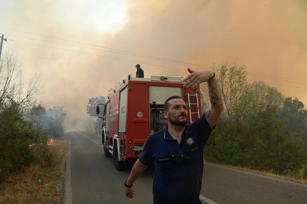 <p>U gašenju požara učestvovali su i vojnici, ali i dobrovoljci, podršku su imali i iz vazduha</p>