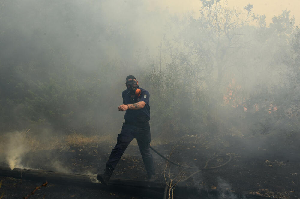 <p>U gašenju požara učestvovali su i vojnici, ali i dobrovoljci, podršku su imali i iz vazduha</p>