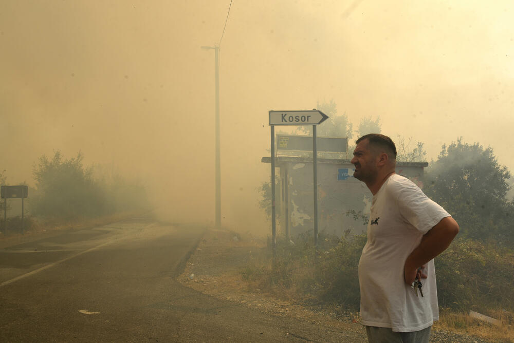 <p>U gašenju požara učestvovali su i vojnici, ali i dobrovoljci, podršku su imali i iz vazduha</p>