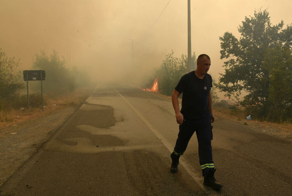 <p>U gašenju požara učestvovali su i vojnici, ali i dobrovoljci, podršku su imali i iz vazduha</p>