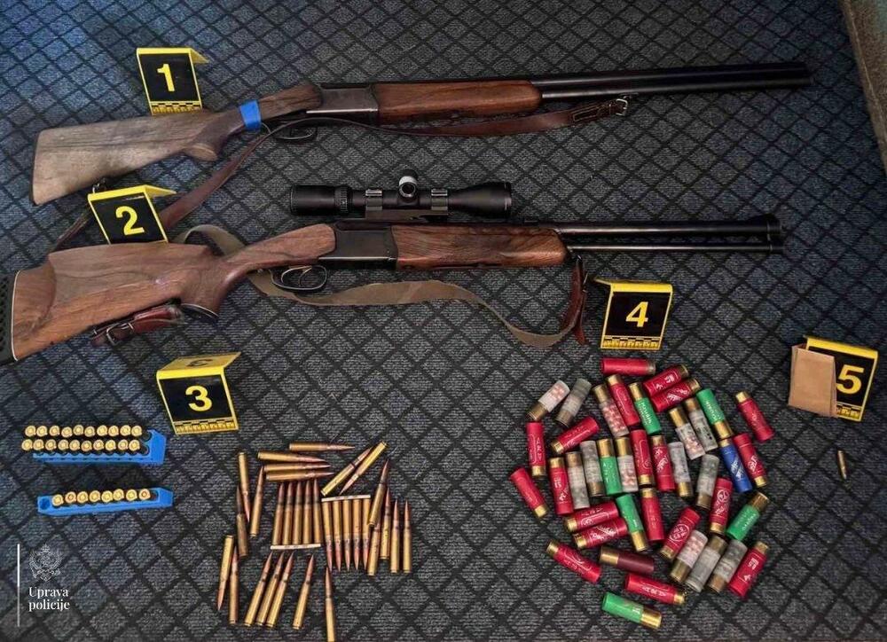 Pretresi u Bijelom Polju i Mojkovcu: Policija oduzela tri puške,...