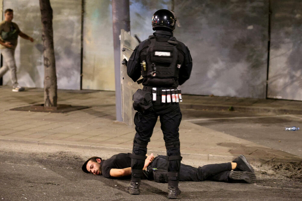 Policija u Srbiji interveniše kako bi okončala sukob između pristalica vladajuće stranke i antivladinih demonstranata u Beogradu, Foto: Reuters