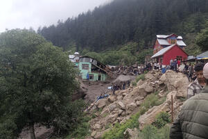 Novi bilans: U poplavama u Kašmiru poginulo 44, nestalo 50 osoba