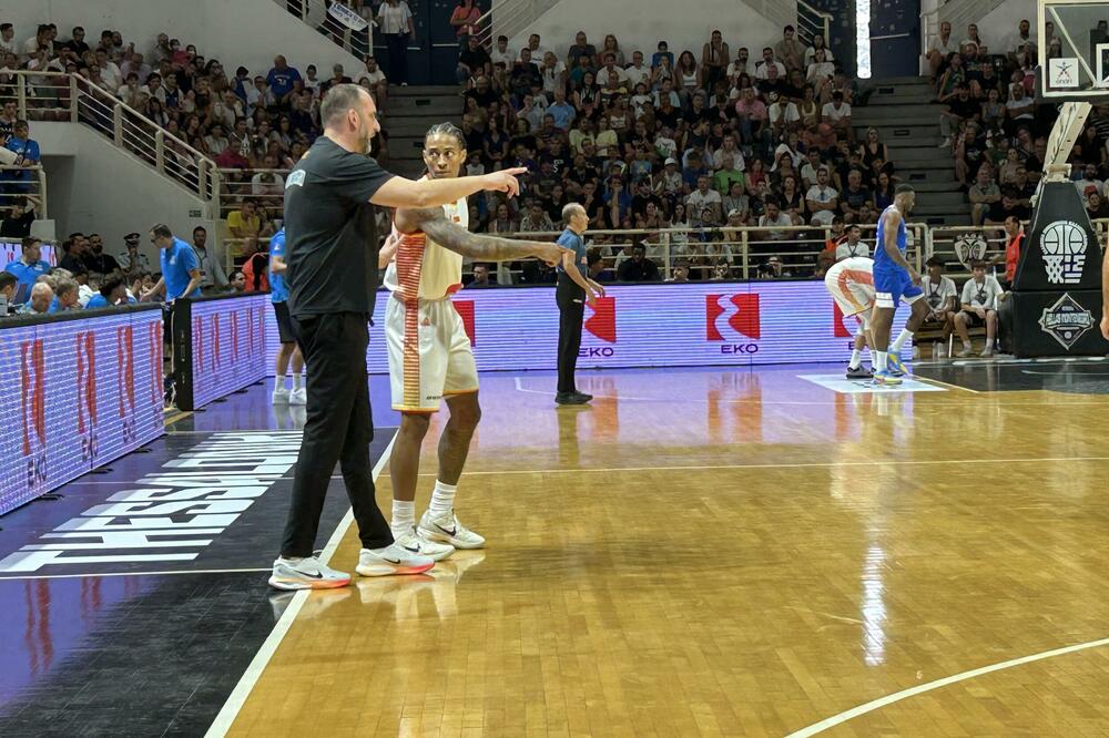 Radović sa Olmenom na sinoćnjoj utakmici, Foto: KSCG