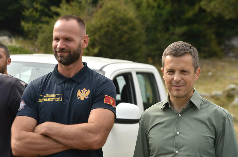 <p>U Kučkim koritima bio je i gradonačelnik Podgorice Saša Mujović </p>  <p>On i vršilac dužnosti (v.d.) Službe zaštite i spašavanja Glavnog grada Nikola Bojanović pričajli su sa mještanima i obilazili teren</p>