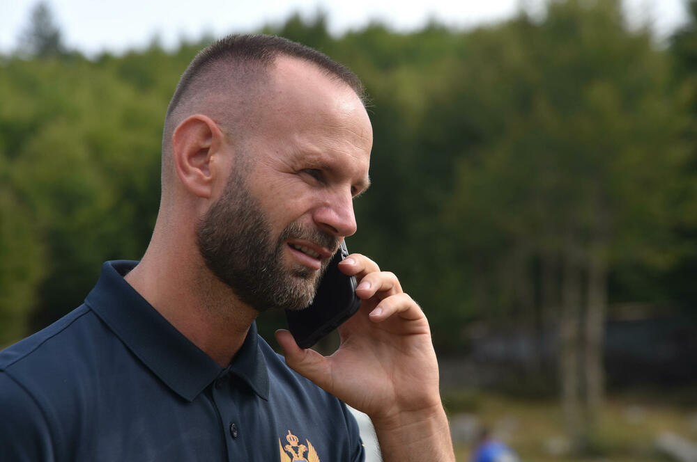 <p>U Kučkim koritima bio je i gradonačelnik Podgorice Saša Mujović </p>  <p>On i vršilac dužnosti (v.d.) Službe zaštite i spašavanja Glavnog grada Nikola Bojanović pričajli su sa mještanima i obilazili teren</p>