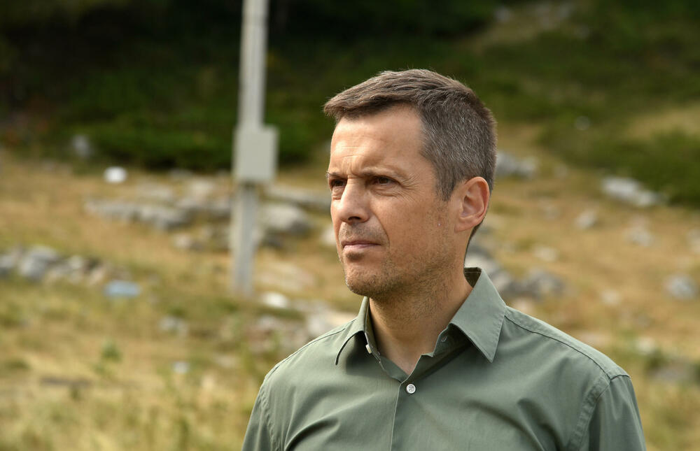 <p>U Kučkim koritima bio je i gradonačelnik Podgorice Saša Mujović </p>  <p>On i vršilac dužnosti (v.d.) Službe zaštite i spašavanja Glavnog grada Nikola Bojanović pričajli su sa mještanima i obilazili teren</p>