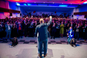 Podgorička URA: Najgora Vlada u istoriji, dok gori pola države,...