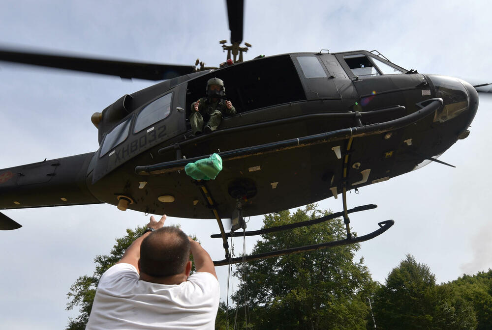 <p>U Kučkim koritima bio je i gradonačelnik Podgorice Saša Mujović </p>  <p>On i vršilac dužnosti (v.d.) Službe zaštite i spašavanja Glavnog grada Nikola Bojanović pričajli su sa mještanima i obilazili teren</p>