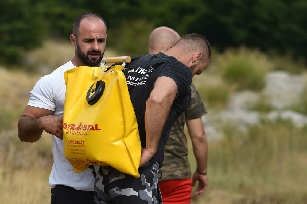 <p>U Kučkim koritima bio je i gradonačelnik Podgorice Saša Mujović </p>  <p>On i vršilac dužnosti (v.d.) Službe zaštite i spašavanja Glavnog grada Nikola Bojanović pričajli su sa mještanima i obilazili teren</p>