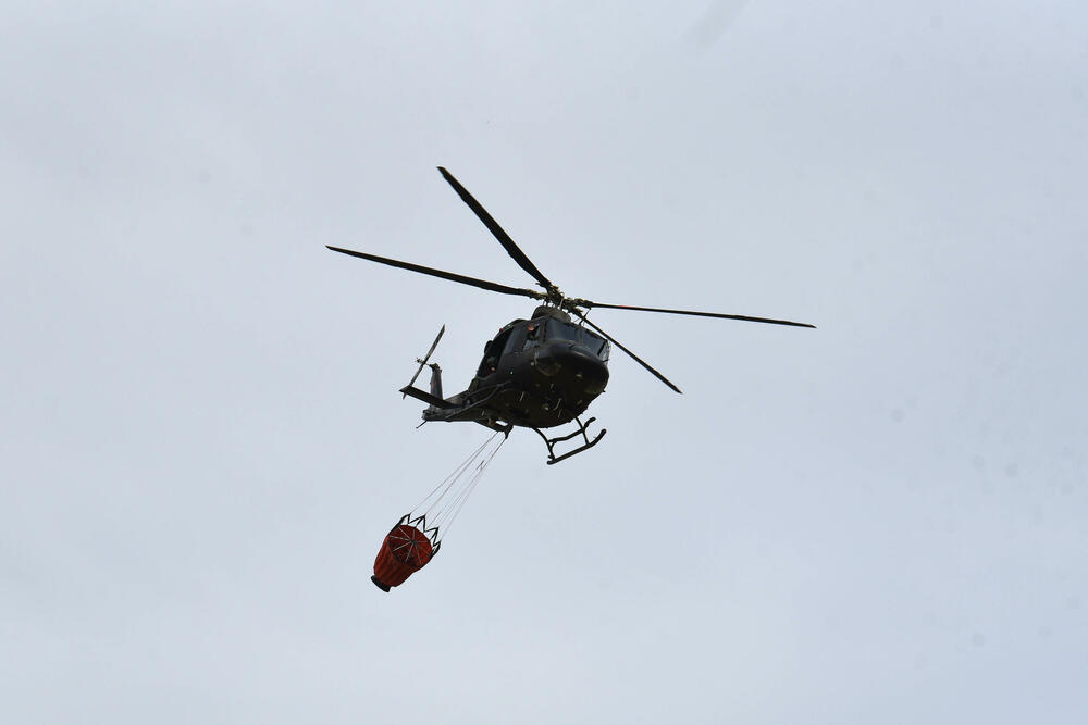 <p>U Kučkim koritima bio je i gradonačelnik Podgorice Saša Mujović </p>  <p>On i vršilac dužnosti (v.d.) Službe zaštite i spašavanja Glavnog grada Nikola Bojanović pričajli su sa mještanima i obilazili teren</p>