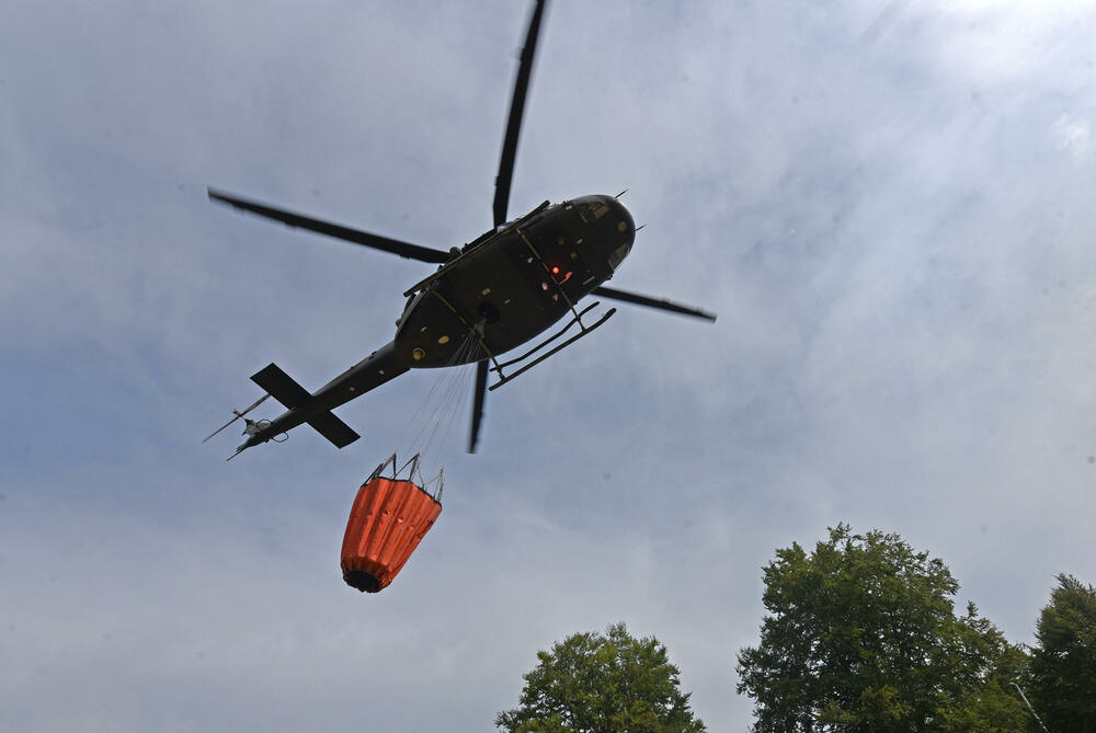 <p>U Kučkim koritima bio je i gradonačelnik Podgorice Saša Mujović </p>  <p>On i vršilac dužnosti (v.d.) Službe zaštite i spašavanja Glavnog grada Nikola Bojanović pričajli su sa mještanima i obilazili teren</p>