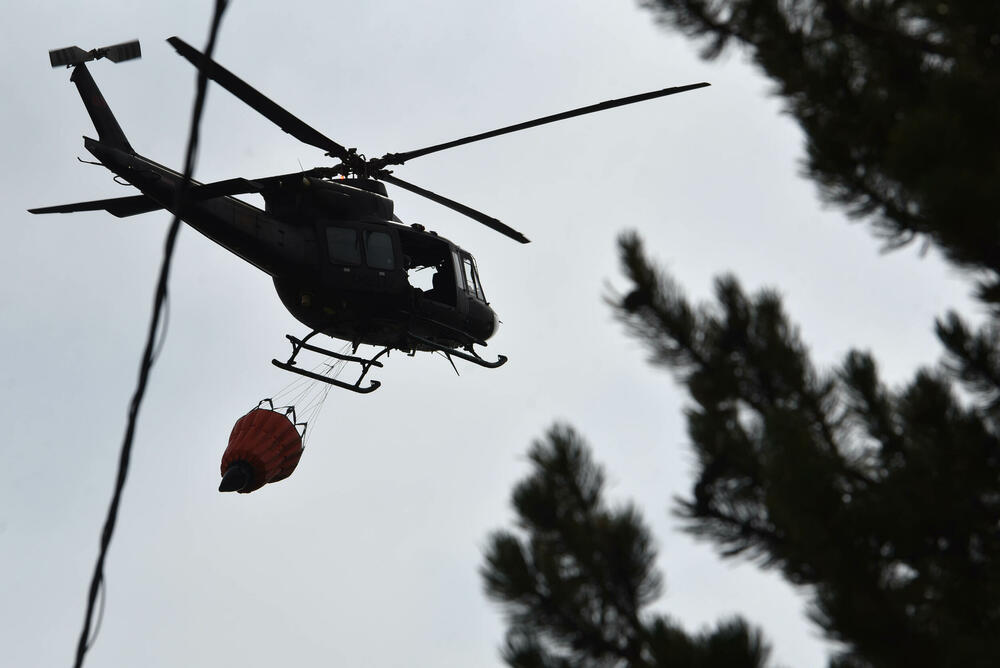 <p>U Kučkim koritima bio je i gradonačelnik Podgorice Saša Mujović </p>  <p>On i vršilac dužnosti (v.d.) Službe zaštite i spašavanja Glavnog grada Nikola Bojanović pričajli su sa mještanima i obilazili teren</p>