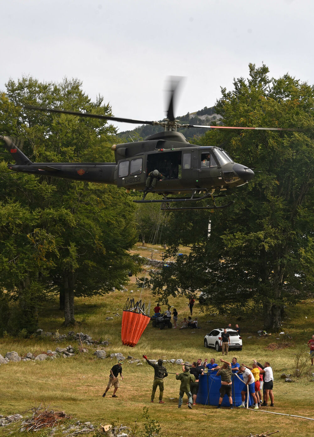 <p>U Kučkim koritima bio je i gradonačelnik Podgorice Saša Mujović </p>  <p>On i vršilac dužnosti (v.d.) Službe zaštite i spašavanja Glavnog grada Nikola Bojanović pričajli su sa mještanima i obilazili teren</p>