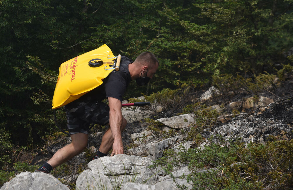 <p>U Kučkim koritima bio je i gradonačelnik Podgorice Saša Mujović </p>  <p>On i vršilac dužnosti (v.d.) Službe zaštite i spašavanja Glavnog grada Nikola Bojanović pričajli su sa mještanima i obilazili teren</p>