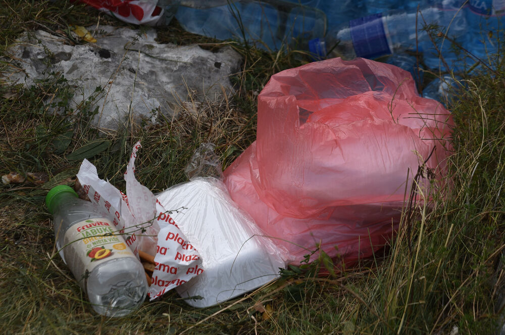 <p>U Kučkim koritima bio je i gradonačelnik Podgorice Saša Mujović </p>  <p>On i vršilac dužnosti (v.d.) Službe zaštite i spašavanja Glavnog grada Nikola Bojanović pričajli su sa mještanima i obilazili teren</p>